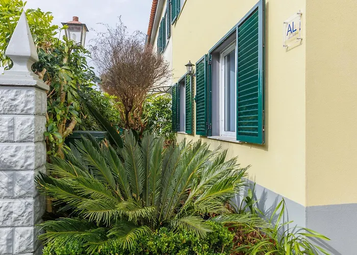 Lens & Trail House Ex Garden House