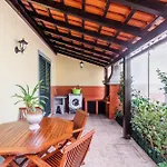 Nyaraló Lens & Trail House